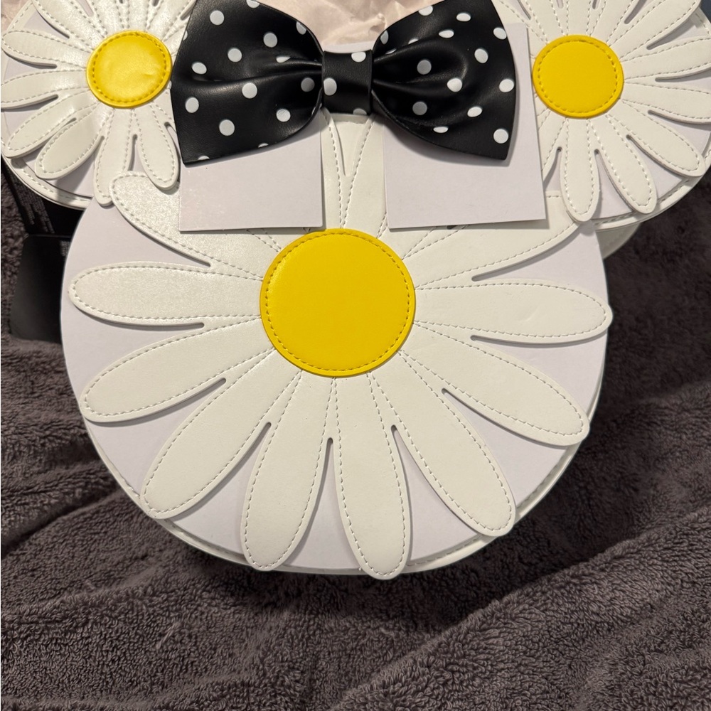 Minnie Mouse White and Yellow Daisy Bag Crossbody Loungefly (hardtag)